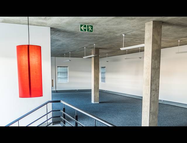 3,280M² WAREHOUSE TO LET IN LINBRO PARK
